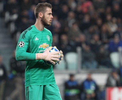 乐竞体育官方网站- 奥格斯堡门将神扑救主，力保球门不失擒狼堡  